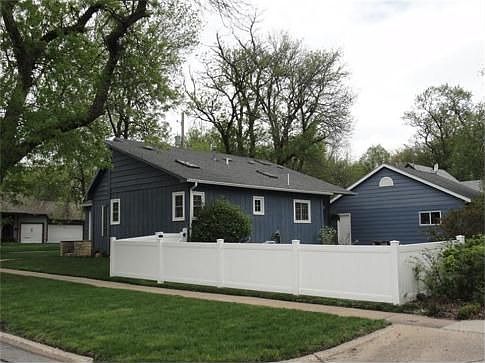 2nd image of 806 S 9th St
