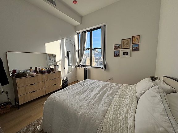4th image of 234 N 12th St APT 3R