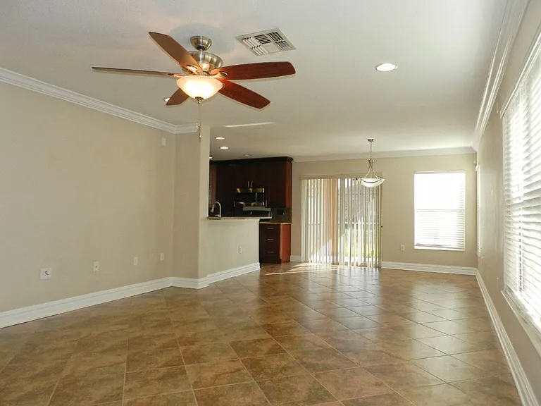 10837 Kensington Park Ave — Photo 6