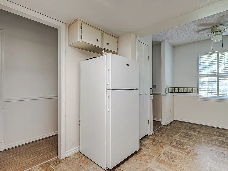 205 N Trout Ave — Photo 6