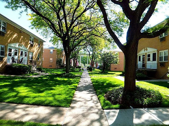 Center Walkway (rear view)