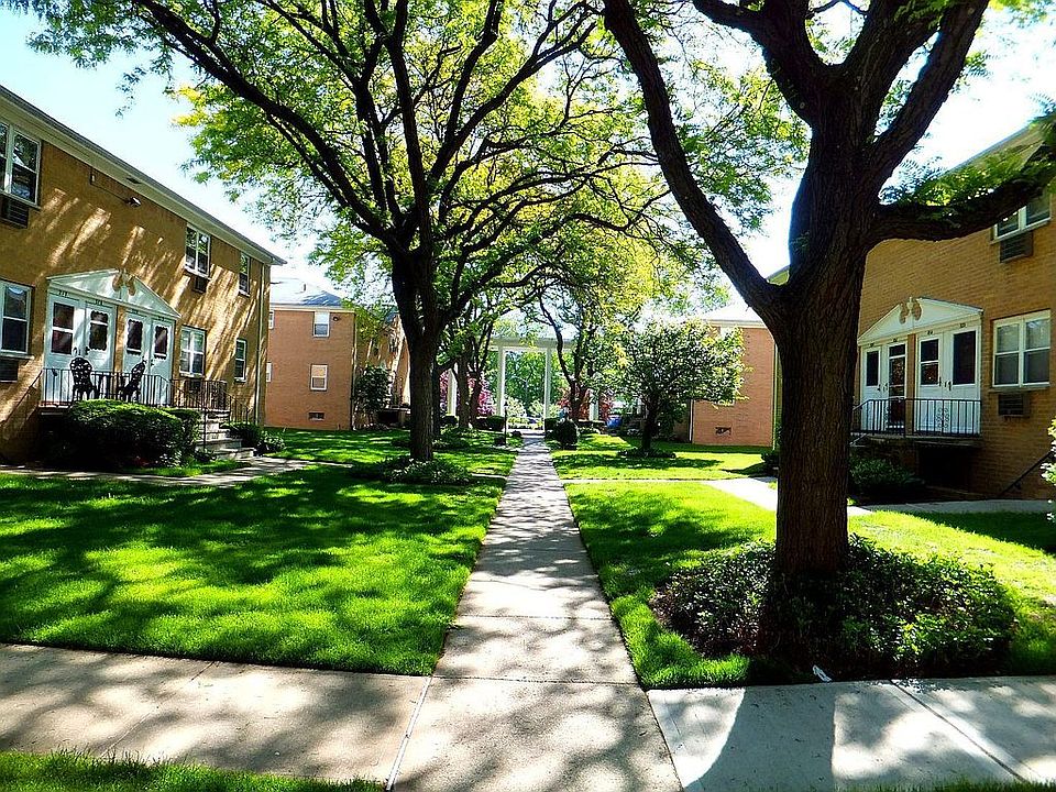 Center Walkway (rear view)