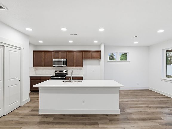 5th image of 420 N Viewmont Ct