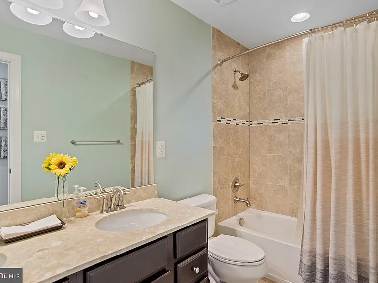 14202 Bentley Park Dr — Photo 30
