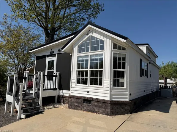 156 Marina Dr, New London, NC 28127