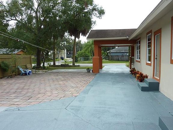 5th image of 708 E Wood St