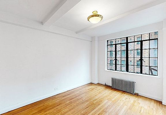 4th image of 304 E 41st St APT 101A