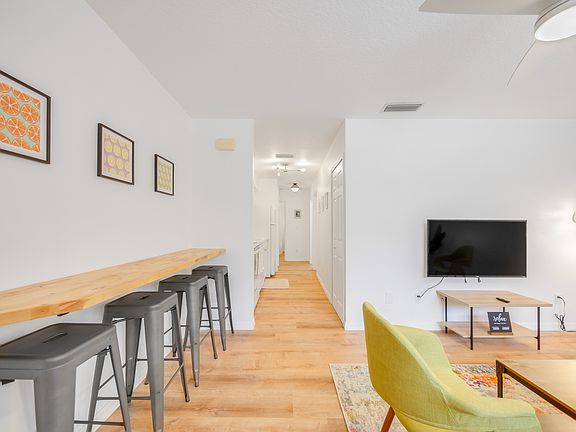5th image of 221 Nesmith Ave #B