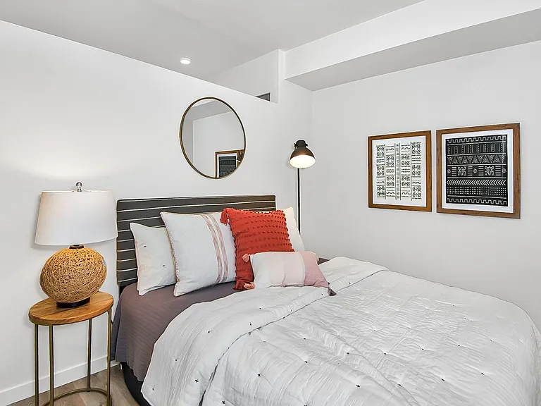 Julian Apartments — Photo 18