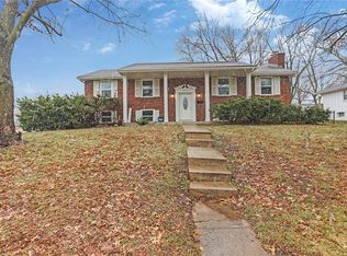 3901 Queen Ridge Dr, Independence, MO 64055