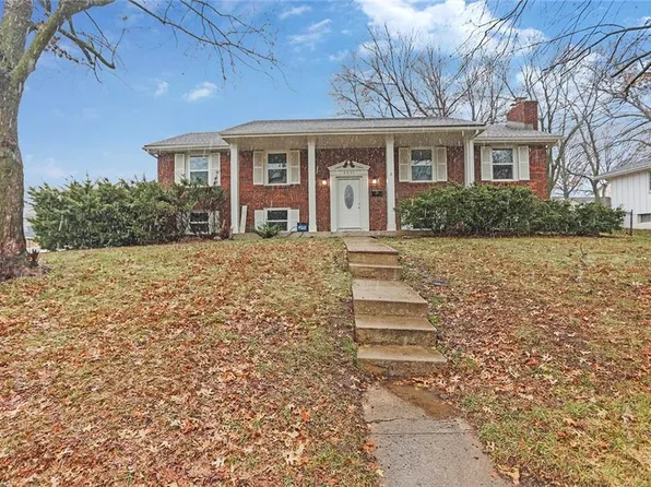 3901 Queen Ridge Dr, Independence, MO 64055