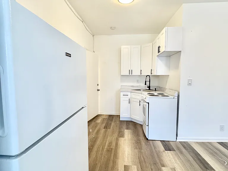 822 McDonald Ave #2F — Photo 2