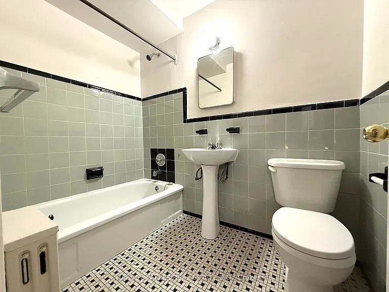 1490 Eglinton Ave W #407 — Photo 6