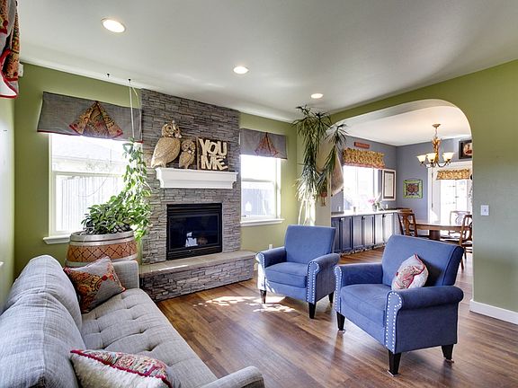 5th image of 32 Cranbrook Ln