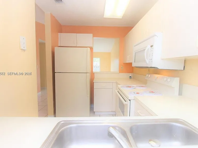 200 NW 114th Ave #22-101 — Photo 3