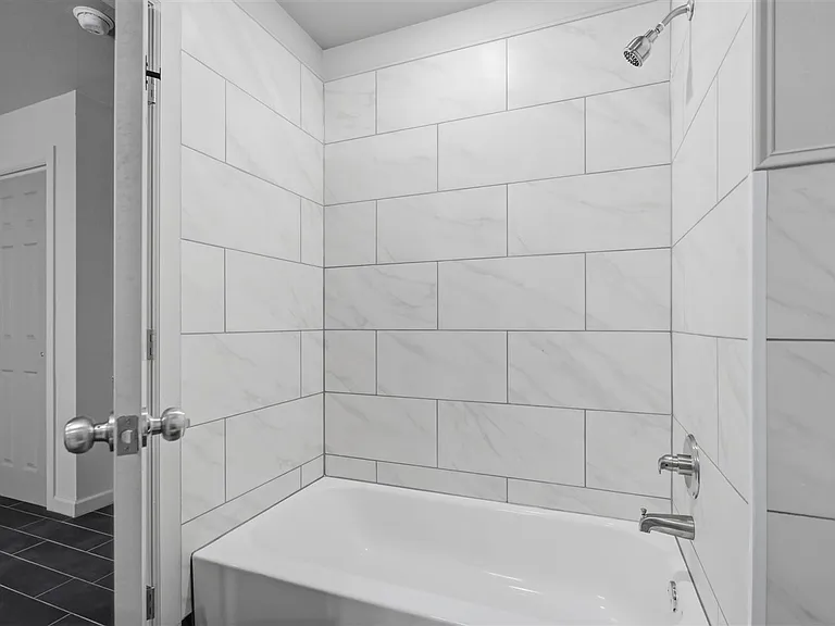 2302 E Sycamore Dr — Photo 19