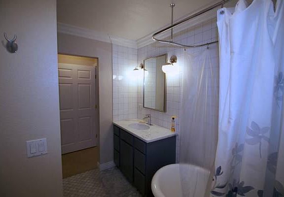 4th image of 410 Poinsettia Ave #1