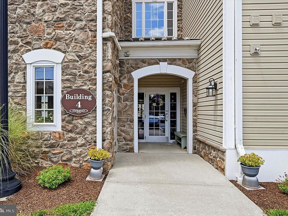 1st image of 421 Creekside Dr