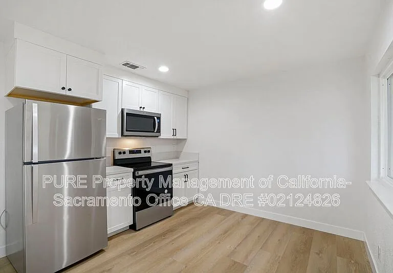 5939 Gloria Dr — Photo 8