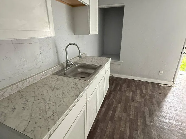 1401 Georgia St — Photo 2