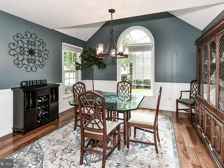 7910 Oak Hollow Ln — Photo 26
