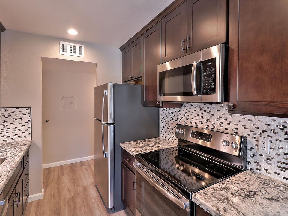 1st image of 293 Tradewinds Dr APT 4