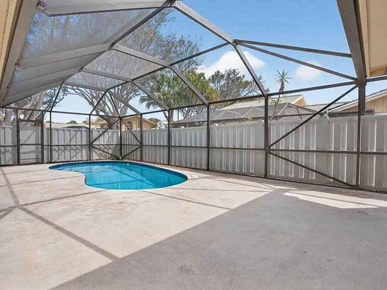 5230 Woodruff Ln — Photo 4