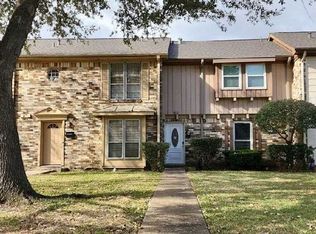 1512 S 8th St, La Porte, TX 77571