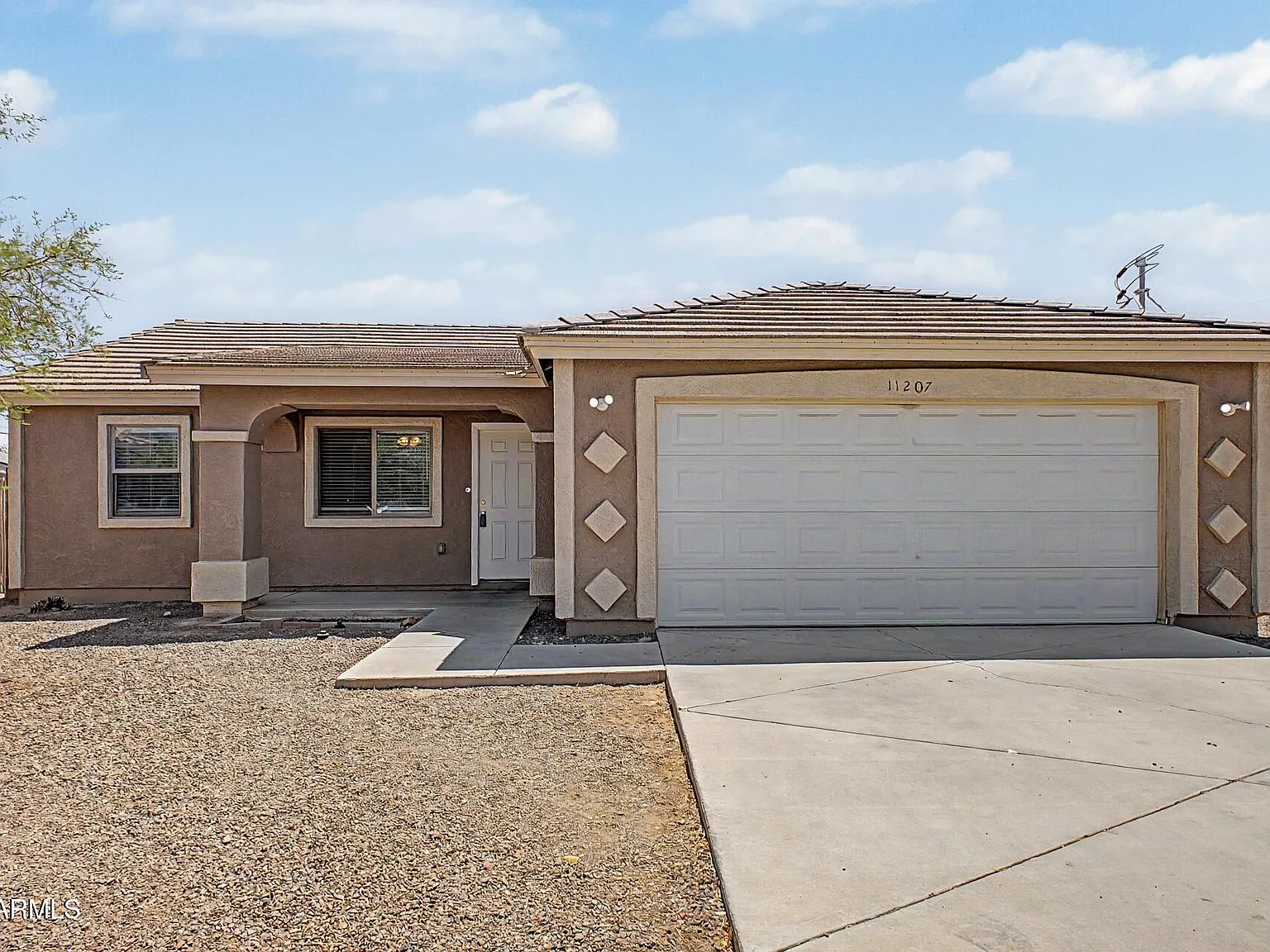 3 bed, 2.0 bath, 1272 sqft, $1,775 — Photo 2