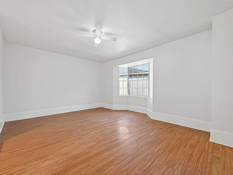 22206 Red River Dr — Photo 12