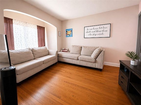 3rd image of 25 Union St