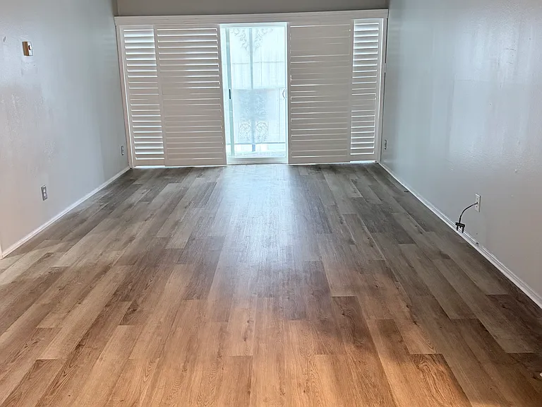 615 E Broadway — Photo 12