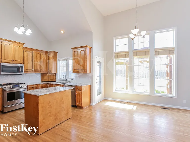 9014 N Hull Ave — Photo 4