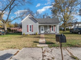 102 S Locust St, Mount Pleasant, TN 38474