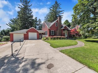 729 Bretton Rd, Lansing, MI 48917