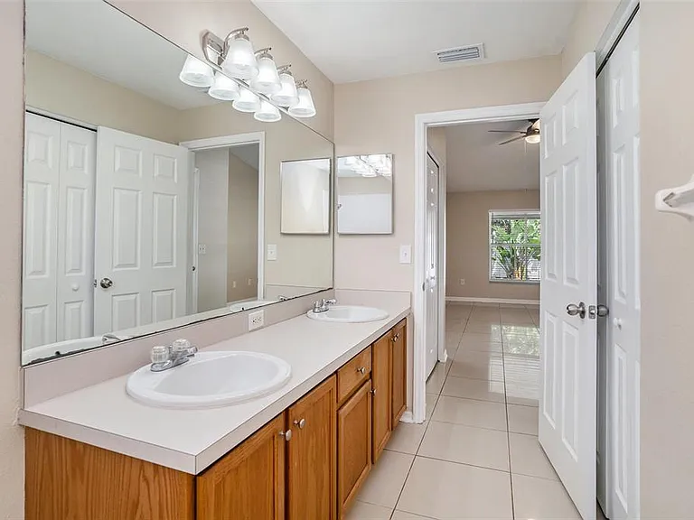 12712 Longcrest Dr — Photo 17