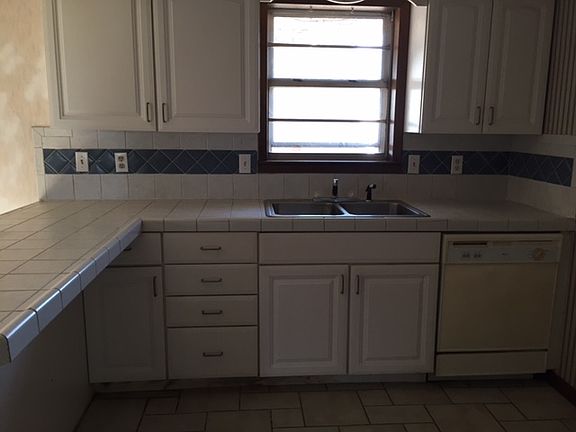 5th image of 1096 Sioux St