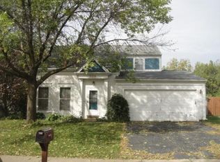 2214 Highfield Ln, Aurora, IL 60504