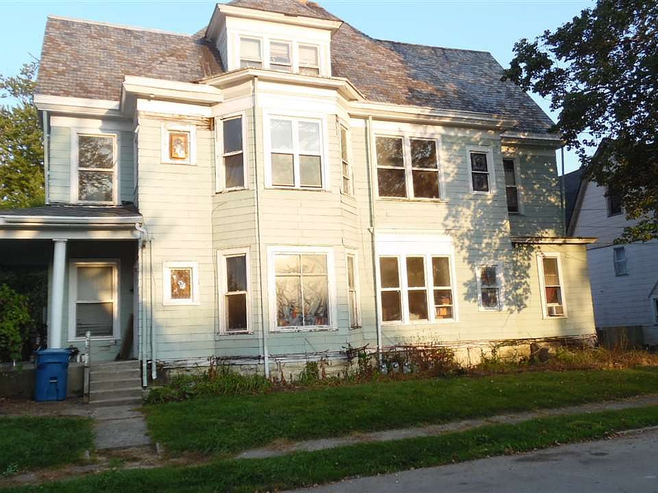 2nd image of 426 W Wabash St