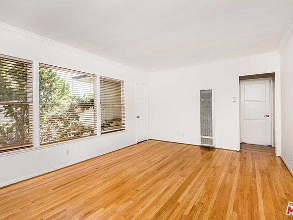 3rd image of 2115 Ocean Park Blvd APT 3