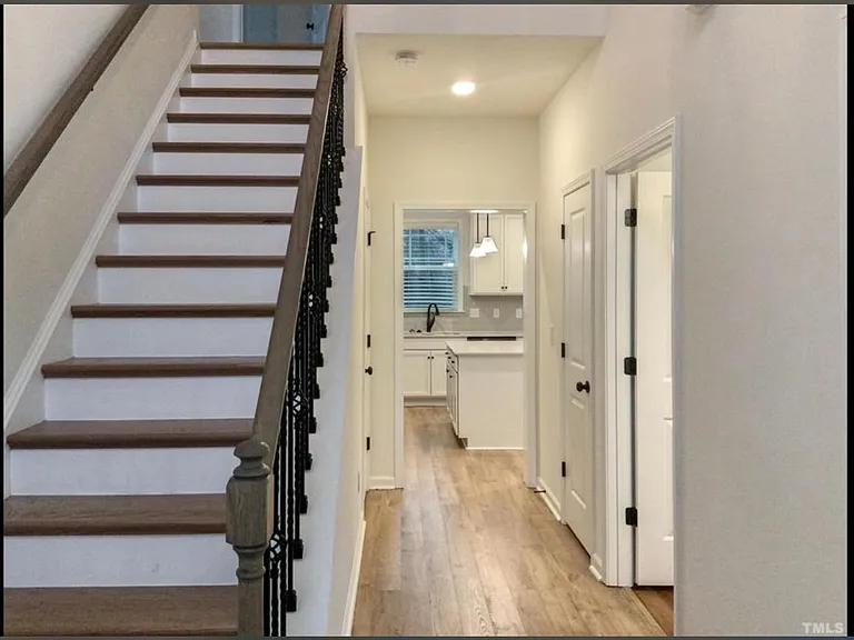 240 Oak Park Blvd — Photo 4