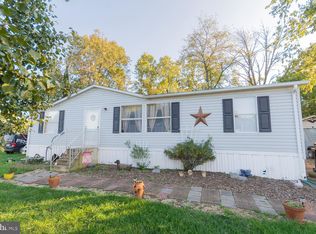 52 Commonwealth Ave, Bunker Hill, WV 25413