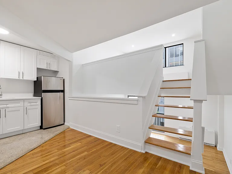 123 E 54th St #8A — Photo 2