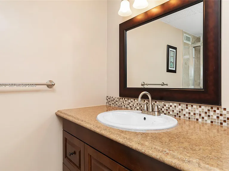 301 NE 14th Ave #307 — Photo 20
