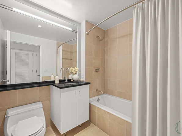 60 East 55th Street image 3 of 7