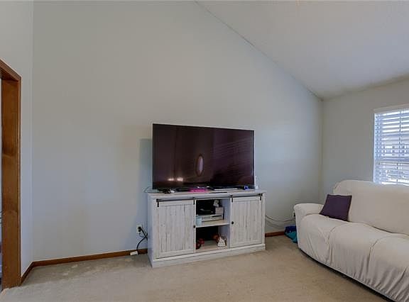 5th image of 8623 NE 110th St