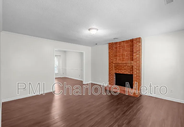 10800 Whittersham Dr — Photo 4