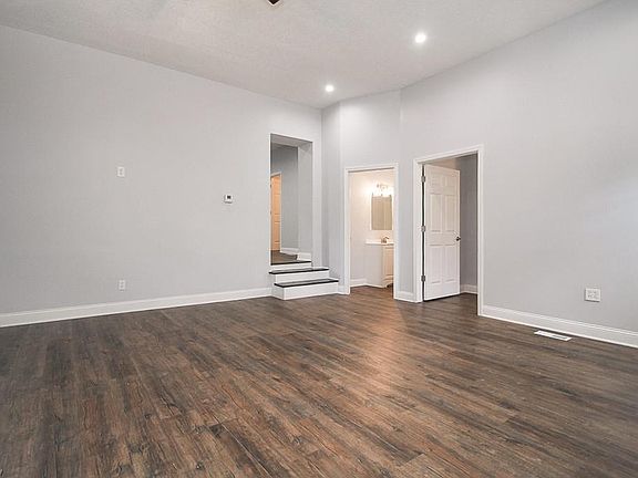 4th image of 1621 Mentor Ave APT 1