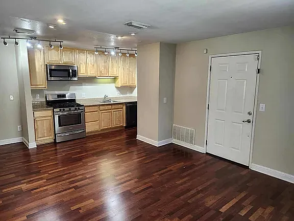 1 bed, 780 sqft, $2,000 — Photo 4