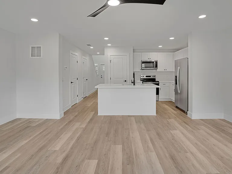 521 S Brady Ave — Photo 12